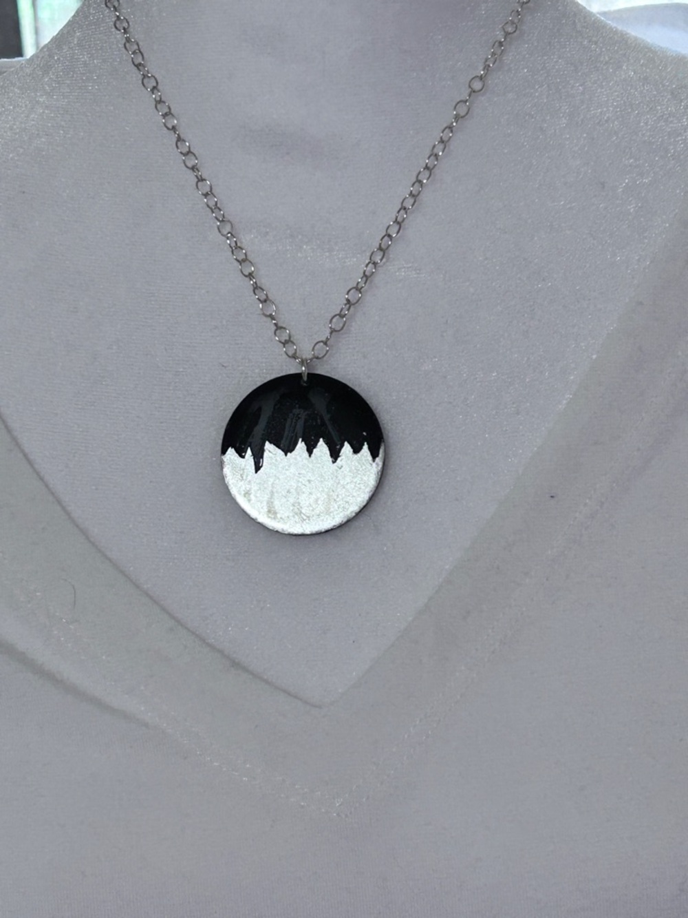 Silpada vintage Handcrafted Black and Silver Round Pendant Necklace, new